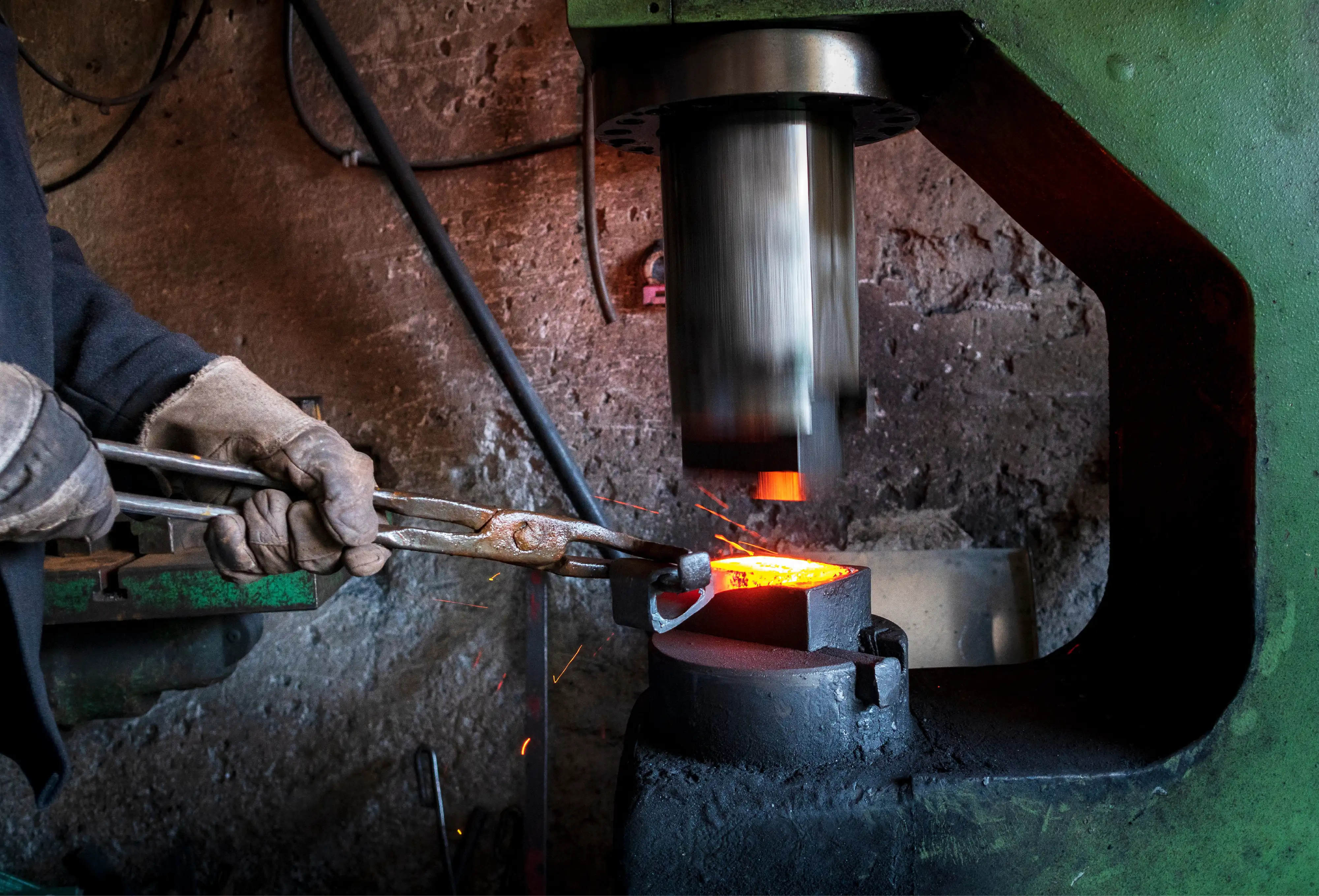 Hot forging of aluminium components